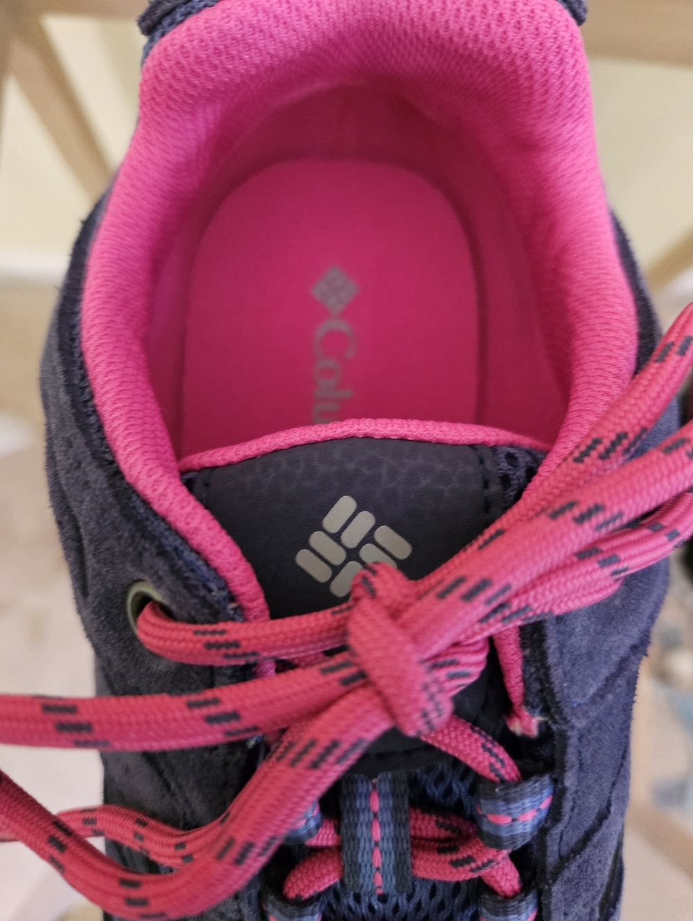 NWOT Columbia Redmond  Women's Navy and Hot Pink Trail Walkers Size 7 / 7.5 - Picture 4 of 9